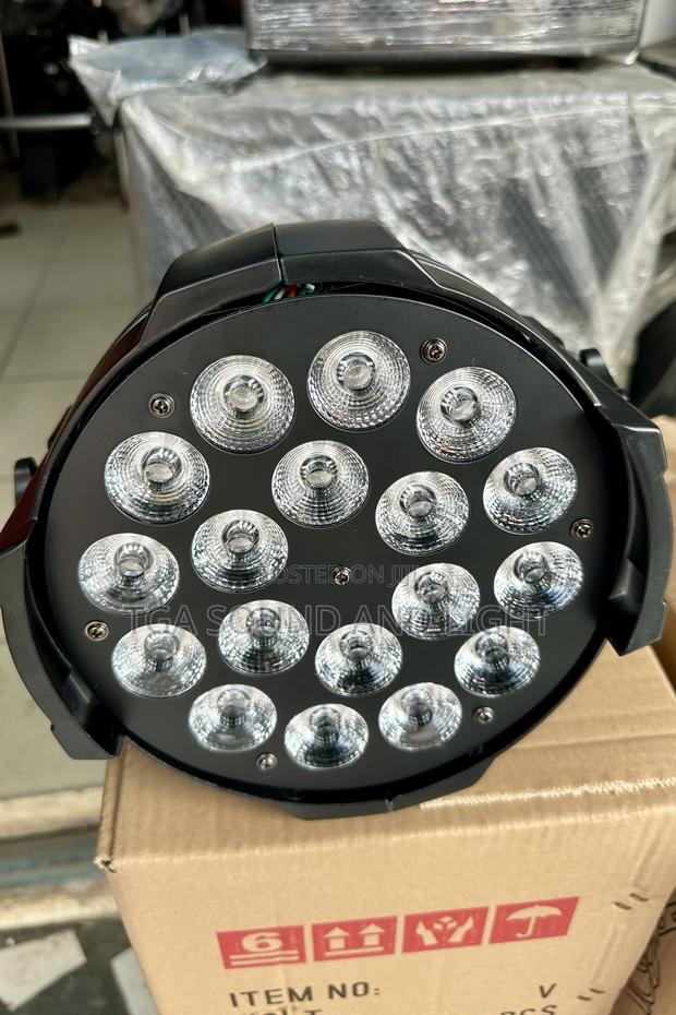 18 Lamp PAR Can With Removable Power Cable · Photo 3