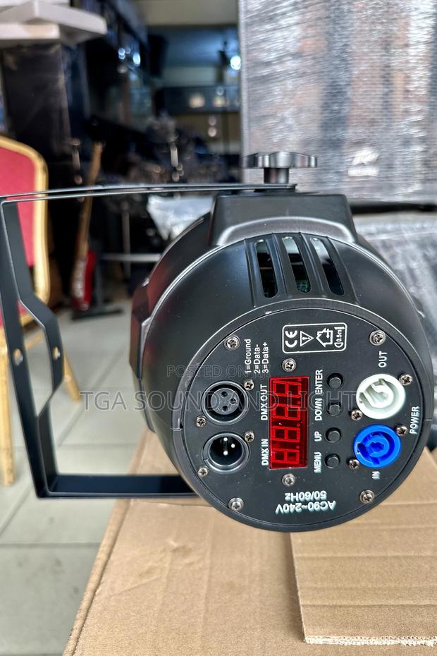 18 Lamp PAR Can With Removable Power Cable · Photo 4