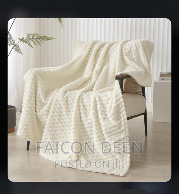 Thick ,Soft Luxurious Fluffy Throw Blankets · Photo 1