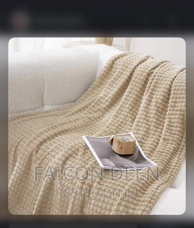 Comfy Soft , Thick Fluffy Throw Blankets · Photo 1