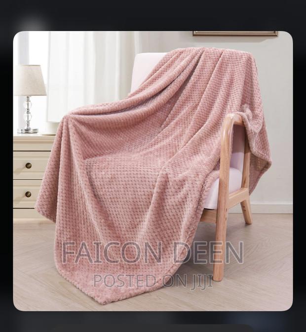 Superior Quality Luxury Comfy Throw Blankets · Photo 1