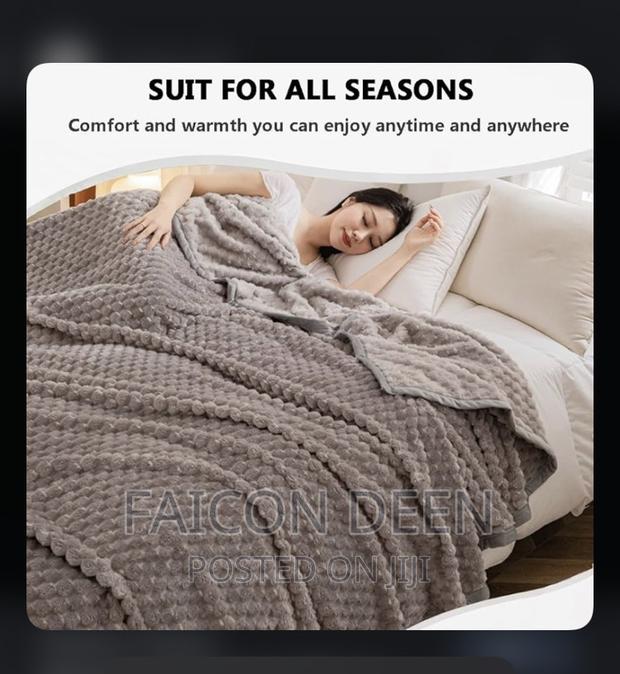 Highest Quality Soft Throw Blankets · Photo 1