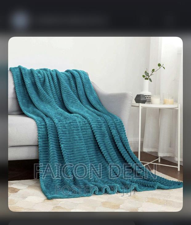 Highest Quality Soft Throw Blankets · Photo 1