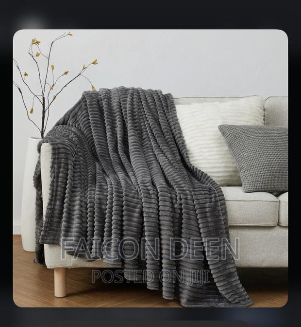 Luxury Quality Unparalleled Soft Throw Blankets · Photo 1
