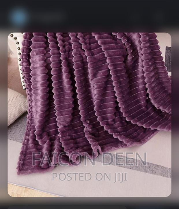 Comfy Soft Quality Throw Blankets · Photo 1