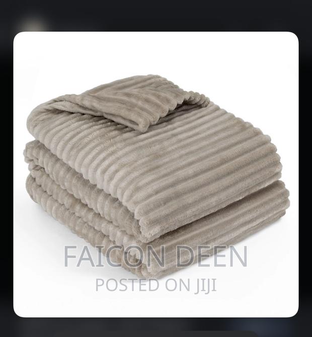 Luxury Soft Comfy Throw Blankets · Photo 1