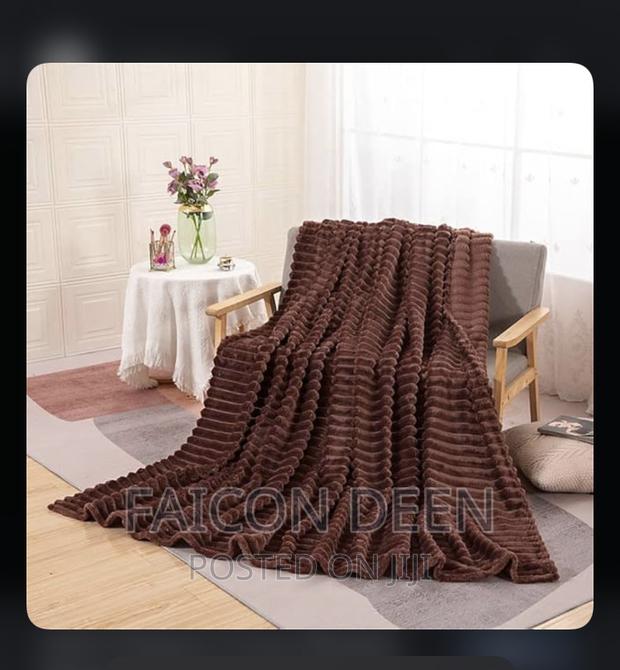 Highest Quality Superior Texture Soft Throw Blankets · Photo 1