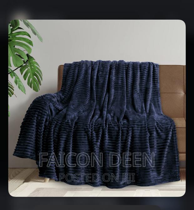 Reversible Original Throw Blankets · Photo 1