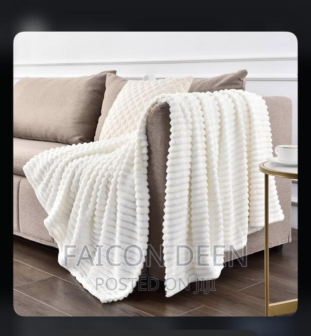 Exquisite Reversible Soft Comfy Throw Blankets · Photo 1