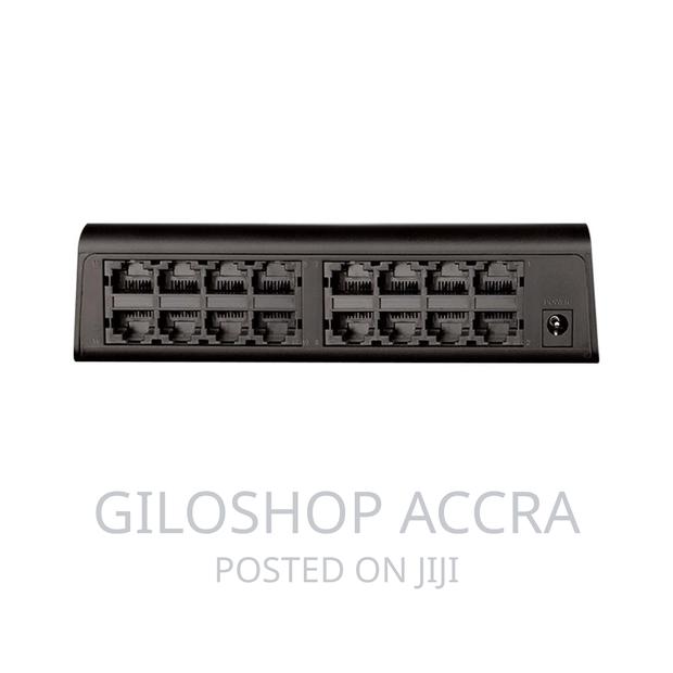 D-Link 16 Port Desktop Switch · Photo 4