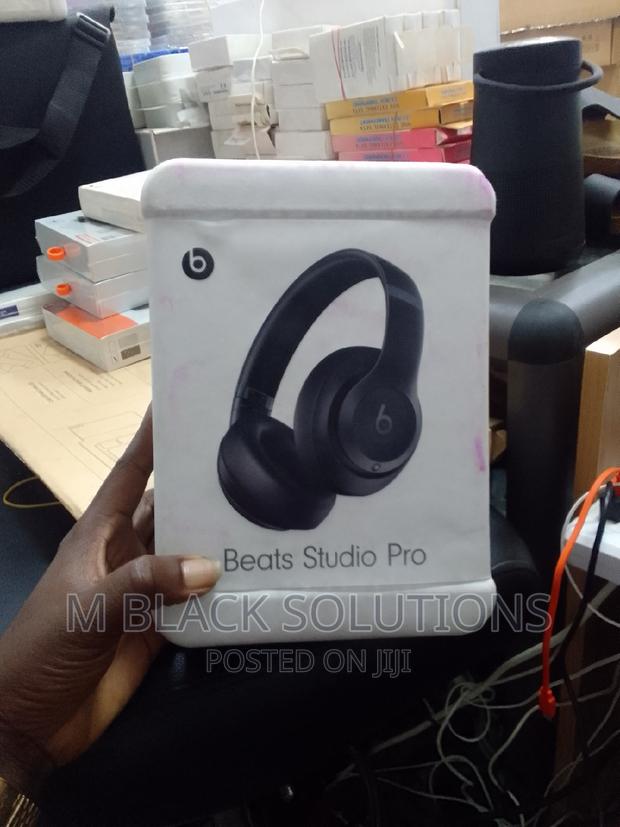 Beats Studio Pro Black Headphones · Photo 2