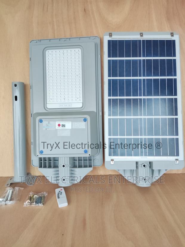 1000W Solar Street Light - Aurora Lens · Photo 3