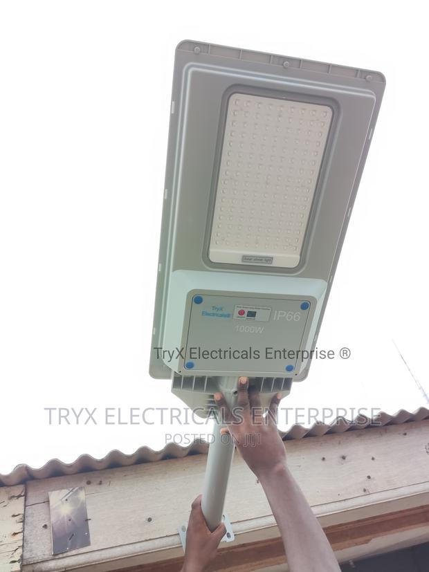 1000W Solar Street Light Aurora Lens · Photo 4