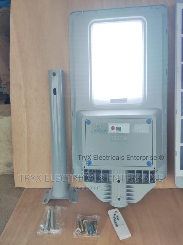 1000W Solar Street Light Aurora Lens · Photo 3