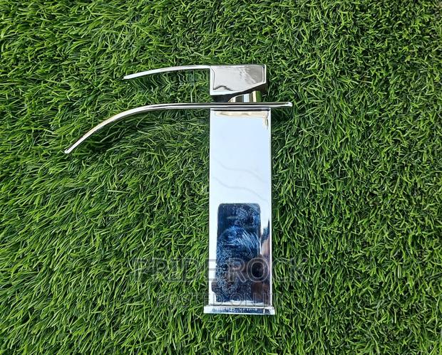 Chrome Basin Mixture Tap, Faucet, Hot and Cold Tap · Photo 4