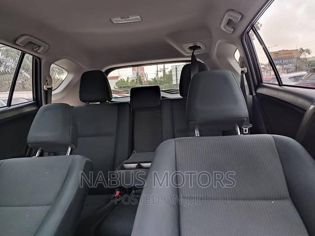 Toyota RAV4 LE 4dr SUV AWD (2.5L 4cyl 6A) 2018 Gray
