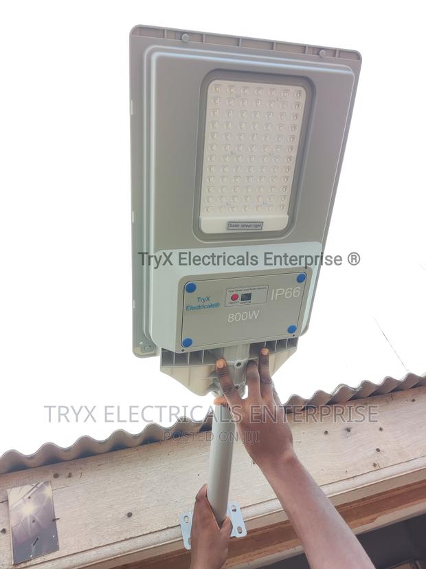800W (Aurora Lens) Solar Street Light · Photo 2