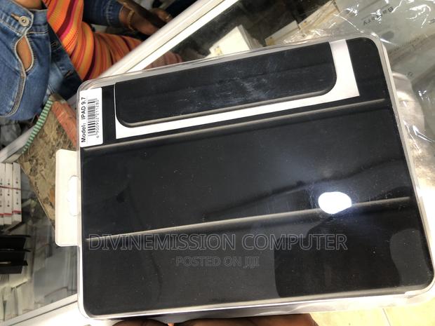 iPad Air 9.7 Book Cover, Magnetic Cover · Photo 4