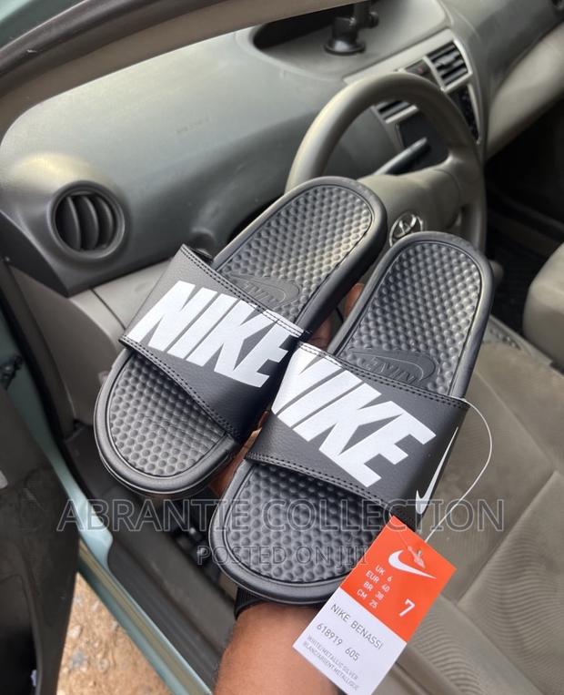 Nike Benassi Slides · Photo 3
