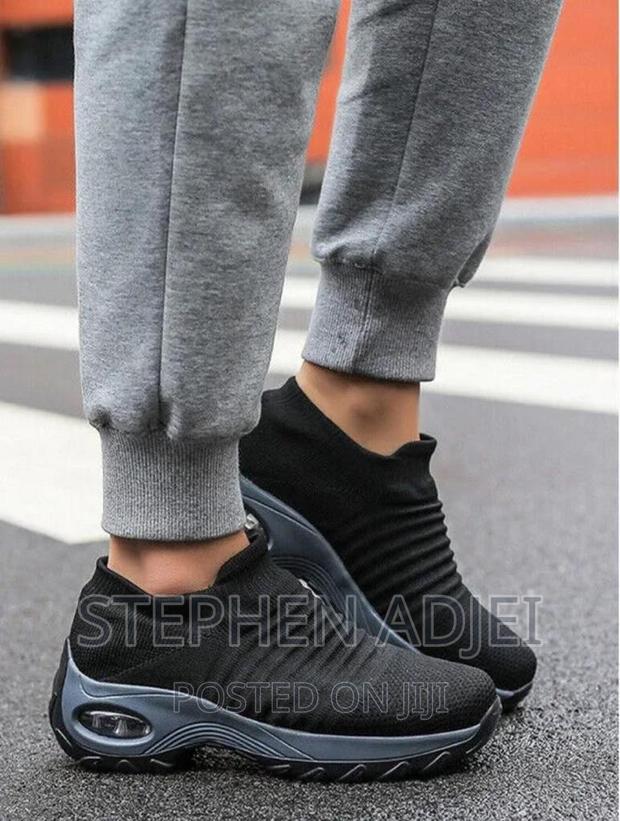 Ladies Sneakers · Photo 2
