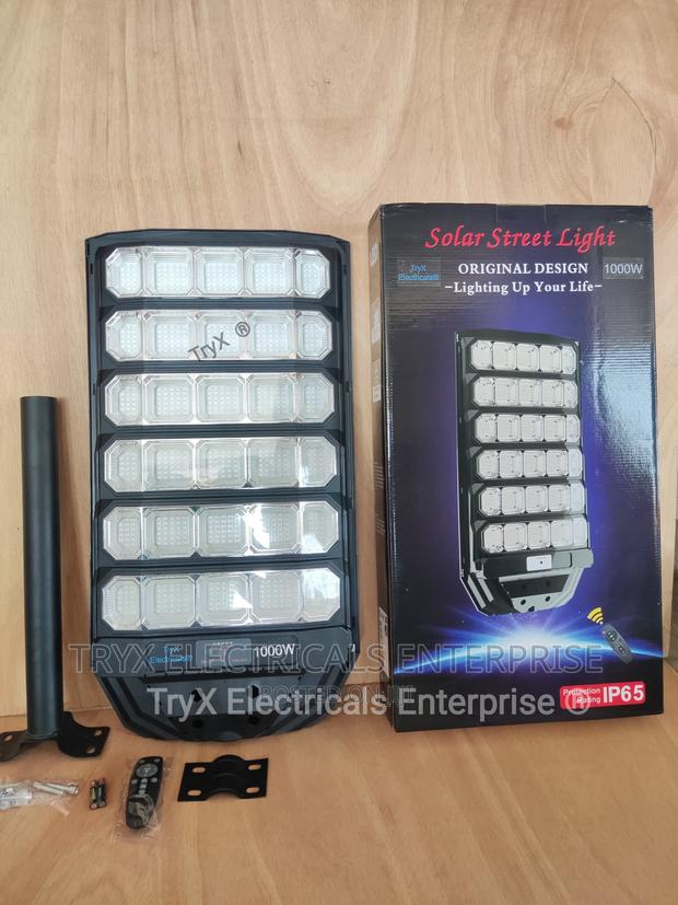 1000W Starlink Solar Street Light · Photo 3