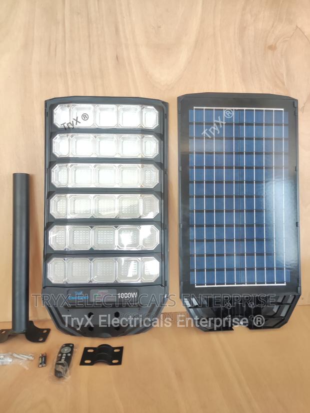 1000W (Starlink) Solar Street Light · Photo 2