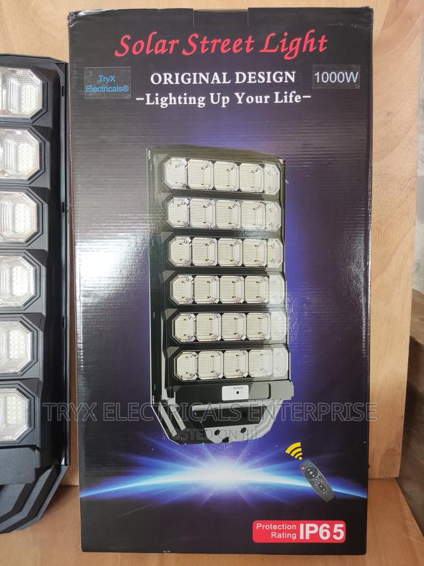 1000W Solar Street Light Starlink · Photo 4