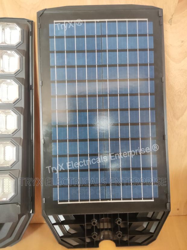 1000W Solar Street Light Starlink · Photo 3