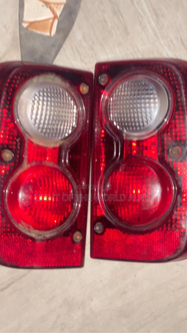 Land Rover 2006 Taillight Available