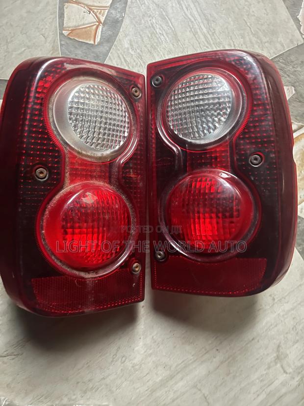 Land Rover 2006 Taillight Available