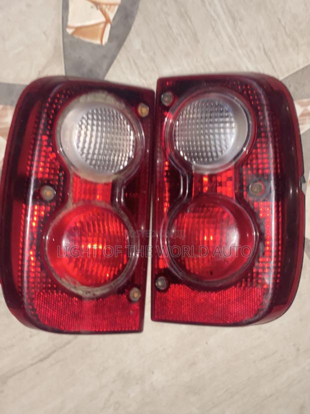 Land Rover 2006 Taillight Available