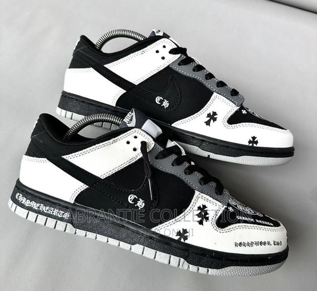 Nike Sb Dunk Low X Chrome Hearts · Photo 4