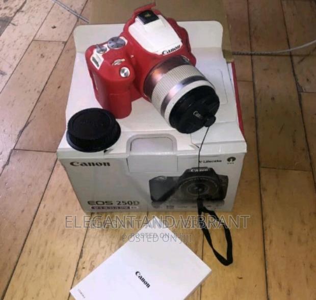 Canon Eos 250d in Very Little Use Condition photo 2