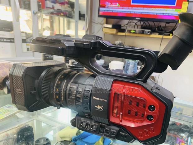 Classic Design Panasonic Ag-Dvx200 Uhd Camcorder. · Photo 2
