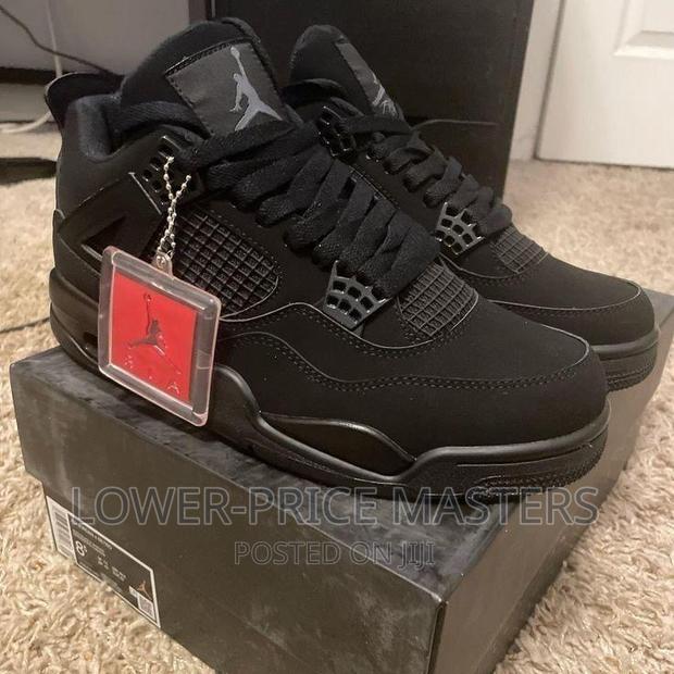 Original Nike Jordan 4 Triple Black · Photo 3