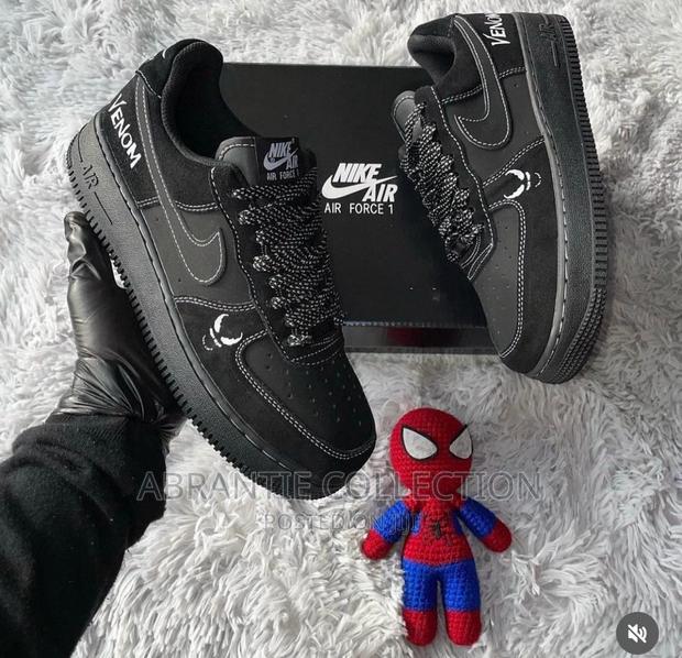 Nike Air Force 1 Black Venom · Photo 4