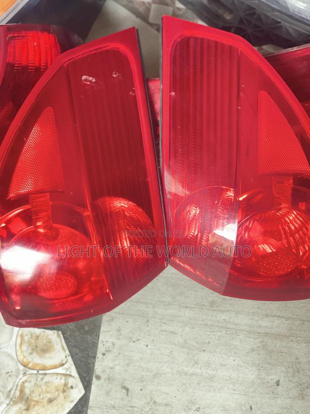 Toyota Sienna Tail Light 02