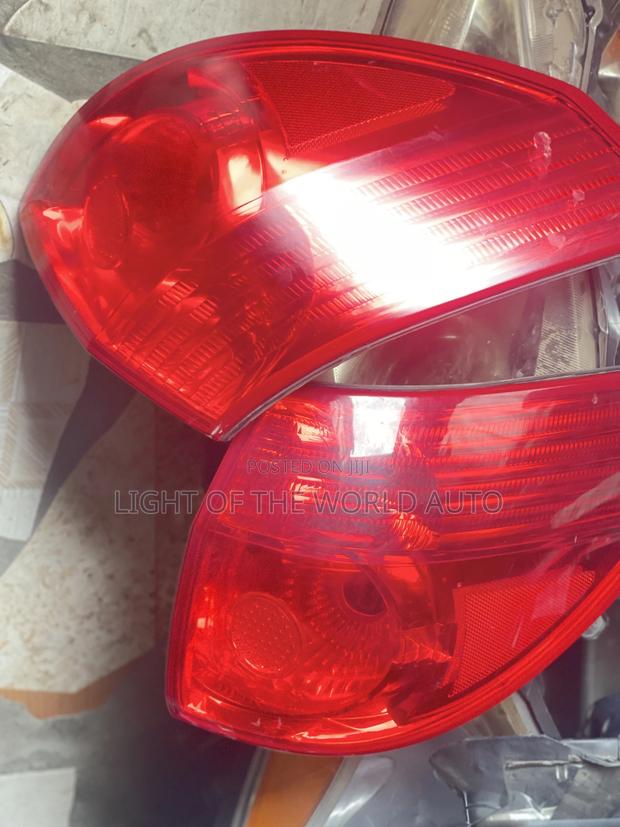 Toyota Sienna Tail Light 02