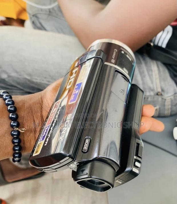 Purchase Sony HDR-XR550E 240GB HD Handycam PAL Camcorder. · Photo 2