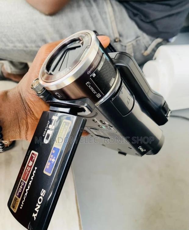 Classic Design Sony HDR-XR550E 240GB HD Camcorder. · Photo 2