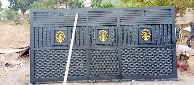 BLC Metal Gate · Photo 2