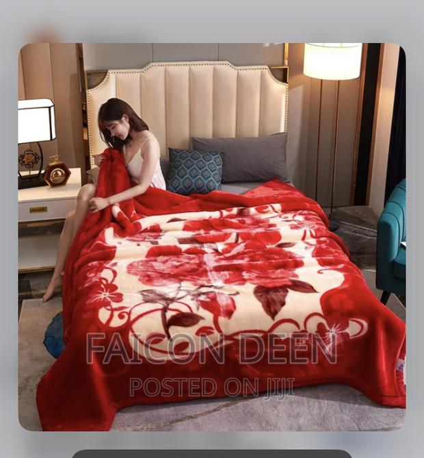 Heavy Luxurious Designer Blankets · Photo 1