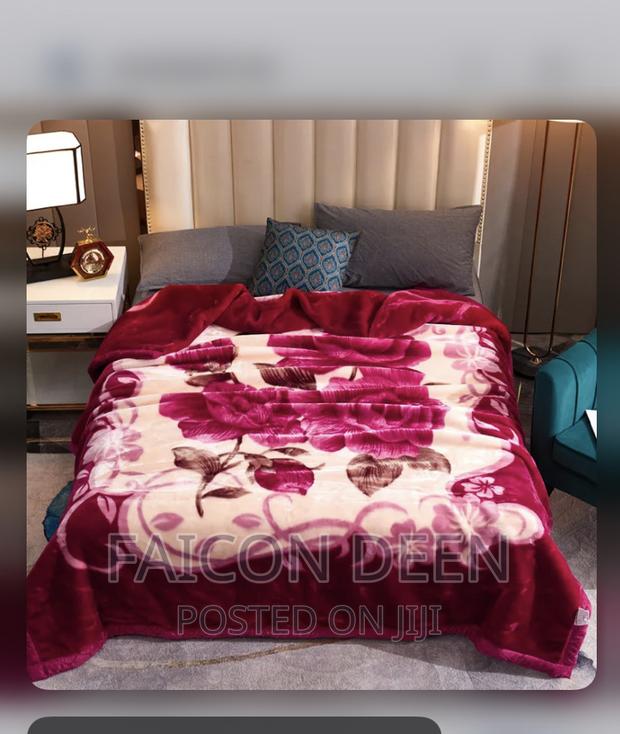 Highest Quality Thick Heavy Designer Blanket · Photo 1