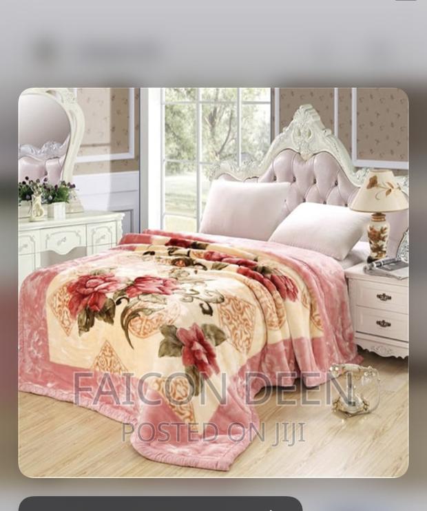 Thick Heavy Designer Blankets · Photo 1