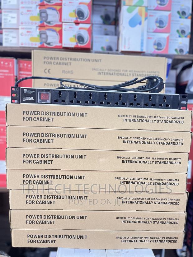 8-Way (PDU) Distribution Unit Rack Mountable · Photo 4
