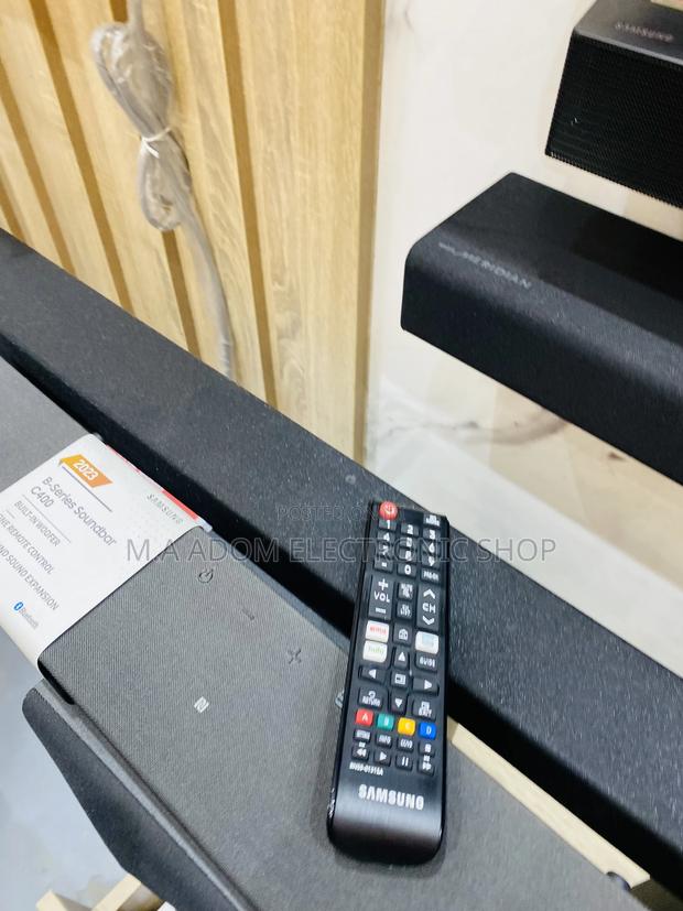 Classic Design Samsung Remote Control. · Photo 2