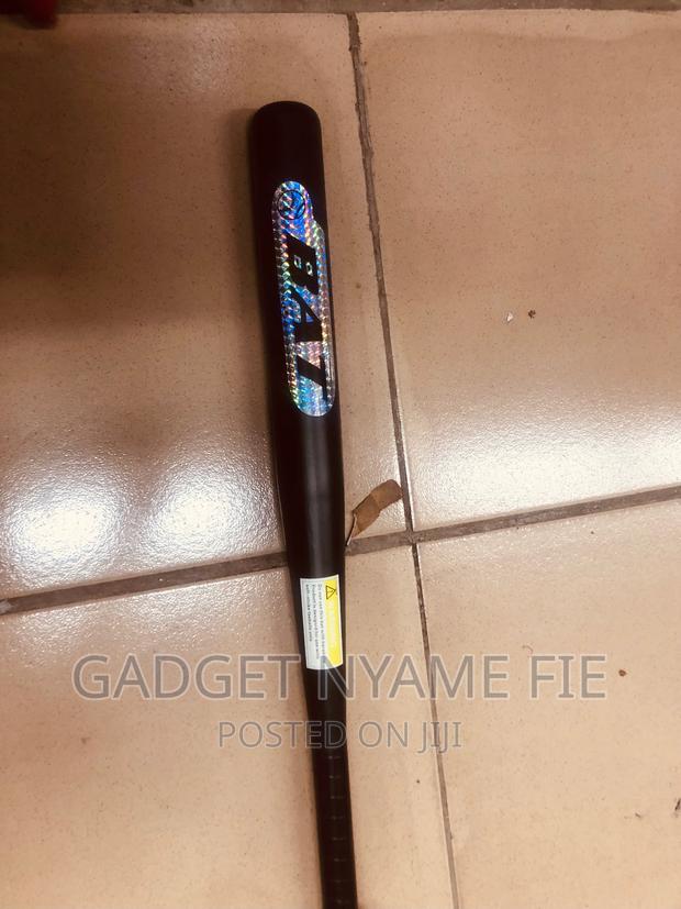 Metallic Baseball Bat (30 Inches) · Photo 3