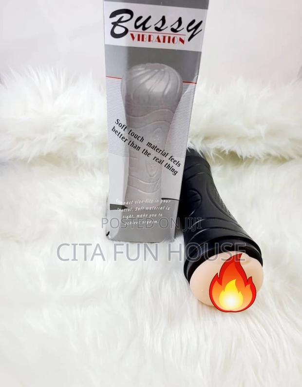 Vibrating Fleshlight Masturbator for Men · Photo 2
