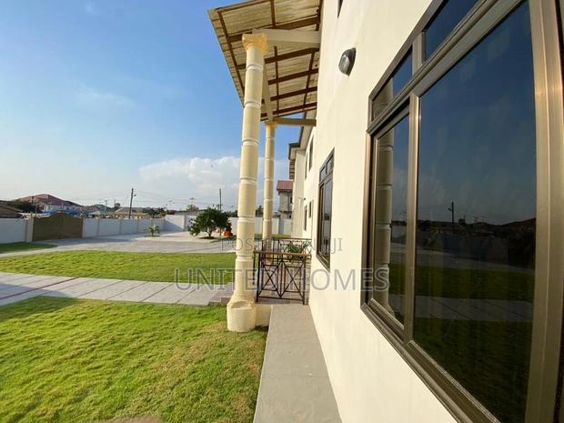 9bdrm Apartment in Kasoa for sale · Photo 3