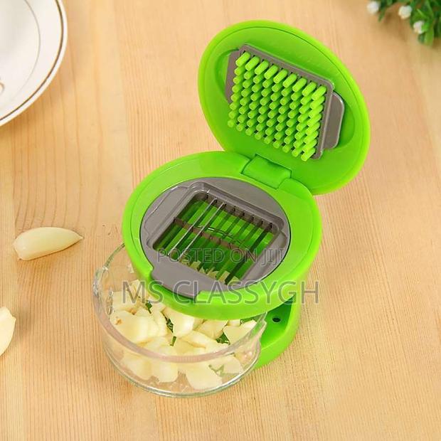 Stainless Steel Manual Garlic Press Household Masher Kitchen · Photo 4
